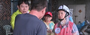 游淑貞冒雨逐戶撤離  守護鄉親安全　45戶86人完成安置